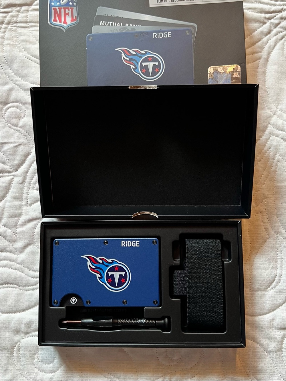 Ridge NFL Tennessee Titans Slim RFID-Blocking Card Holder w/Cash Strap - Blue - Picture 4 of 5